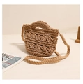 Dettaglio della trama in corda di cotone intrecciata a mano su una mini borsa a secchiello - Senza fodera / Caffè (Senza fodera)