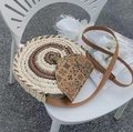 Borsa a tracolla rotonda in paglia stile bohémien con patta a motivi geometrici - Beige + Marrone