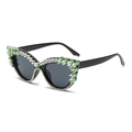 Occhiali da sole cat-eye con lenti scure e montatura decorata con strass verdi - Diamante Verde (C04)