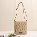Sac bandoulière en paille évidée avec sangle en cuir marron pour vacances d'été - Beige