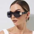 Occhiali da sole shield retrò oversize da donna con lenti grigie e dettagli in oro - Montatura Oro/Lenti Grigie/Asta Nera
