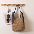 Stroh-Hobo-Schultertasche mit dunkelblauen Seidenbändern für den Strandurlaub - Blaues Band Häkeln