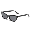 Klassische schwarze Katzenaugen-Sonnenbrille mit Silbernieten und dunkelgrauen Gläsern - Glänzend Schwarz