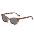 Retro Katzenaugen Sonnenbrille in Schildpatt-Optik mit grauen Gläsern und Nieten - Leopardenmuster