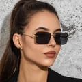 Lunettes de soleil rectangulaires sans monture avec branches en métal doré et verres gris - C01 Gris Total
