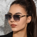 Lunettes de soleil carrées sans monture avec verres dégradés gris-violet et branches dorées - C01 Gris Dégradé