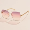 Detalle de lentes degradados y patillas de cadena dorada en gafas de sol poligonales - C06 Púrpura Rosa Blanco