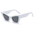 Retro witte cat-eye zonnebril met donkergrijze glazen en brede pootjes voor dames - Wit
