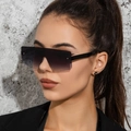 Occhiali da sole rimless con lenti sfumate grigio-viola e rivetti in argento - C01 Nero Lucido Lenti Grigio Sfumate