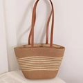 Gestreepte rieten tas met bruine leren riemen en grote capaciteit voor zomerse stranddagen - Beige Gestreept Klein (Leren Band)