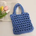 Blaue handgefertigte hohle gewebte Baumwolltasche mit rundem Griff für den Sommer - Blau