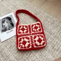 Handgefertigte Häkeltasche mit Granny-Square-Muster in Rot und Beige für Damen - Rot/Creme