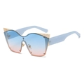 Occhiali da sole cat-eye oversize con lenti sfumate blu-rosa e dettagli in oro - Blu Chiaro/Blu Rosa (C05)