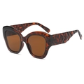 Fashionable oversized cat eye sunglasses in vintage tortoiseshell frame and brown lenses - Tortoiseshell Frame Tea Lens