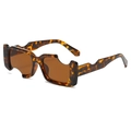 Trendy irregular tortoiseshell sunglasses with jagged edges and dark brown lenses - Leopard Print
