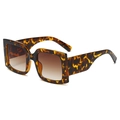 Fashionable oversized square sunglasses with brown leopard tortoise frame and wide temples - C02 Leopard Tea