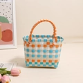 Orange und blau gewebte Mini-Handtasche mit Karomuster im lebhaften Strand-Stil - Orange Weiß und Blau