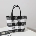 Borsa tote intrecciata a scacchi bianchi e neri con doppi manici per viaggio e mare - Scacchiera Nera