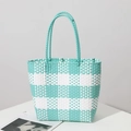 Borsa tote intrecciata a scacchi verde menta e bianco per la spiaggia e le vacanze - Scacchiera Blu