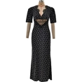 Franse stijl maxi-jurk met polkadots, diepe V-hals en elegante zwarte kantaccenten - S / Zwart