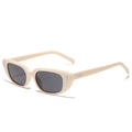 Gafas de sol retro cat-eye blanco crema con cristales gris oscuro y remaches de metal - Beige