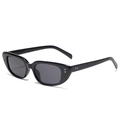 Gafas de sol retro cat-eye negras con remaches plateados y lentes gris oscuro - Negro Brillante