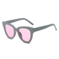 Occhiali da sole cat-eye con montatura grigio opaco e lenti rosa traslucide - Montatura Grigia / Lenti Rosa