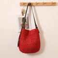 Borsa tote rossa all'uncinetto con tracolla in pelle per le vacanze al mare - Rosso