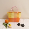 Borsa tote in paglia di plastica intrecciata a mano con motivo geometrico colorato - Giallo e Arancione Misto