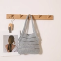 Silberne gehäkelte Stroh-Schultertasche mit Metallgarn und Lochmuster für den Strandurlaub - Silberne Gehäkelte Woven-Stil (Mit Kordelzug-Innentasche)