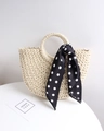 Bolso de paja semicircular crema hecho a mano con pañuelo de lunares y asa redonda - Blanco Roto + Pañuelo de Lunares Negros