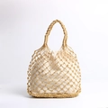 Goldfarbene geflochtene Netztasche mit beigem Kordelzug-Innenbeutel für den Sommerurlaub - Gold Hohl