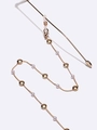 Elegante catenella per occhiali dorata con perle bianche e grani lucidi su bianco - Stile Perla Tonda Dorata (GL1413)