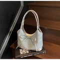 Détail du sac fourre-tout en jean bleu clair avec nœud en strass argenté poli - Style Nœud en Strass Bleu Clair (RD-7353) / Bleu Ciel
