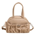 Bolso bowling beige plisado con cierre giratorio plateado y correa de hombro extraíble - Caqui