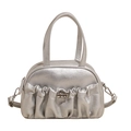Bolso plateado con diseño de pliegues, cierre giratorio y correa ajustable - Plateado