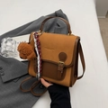 Vintage braune Umhängetasche mit süßem Teddy-Anhänger und verstellbarem Lederriemen - Mit Anhänger / Braun