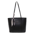 Grande borsa tote nera a contrasto da donna con scritte dorate e foulard decorativo - Nero