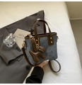 Mini borsa a secchiello in denim blu e pelle marrone con ciondolo a cucciolo - Con Ciondolo / Blu