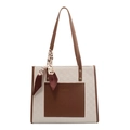 Borsa tote moderna crema e marrone con trama a scacchi e foulard maculato decorativo - Bianco