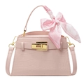 Bolso trapecio rosa con relieve de cocodrilo, pañuelo floral y cierre dorado - Rosa