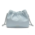 Borsa a nuvola celeste in pelle a grana litchi con tracolla a catena argento - Blu