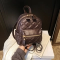 Mochila de cuero sintético acolchado marrón oscuro con cremalleras doradas retro - Marrón