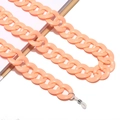 Dettaglio catena per occhiali in resina rosa con asole antiscivolo in silicone morbido - Rosa carne