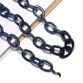 Detailliertes Makro der dunkelblauen Acryl-Glieder mit Marmortextur für Brillenkette - Tiefblauer Marmor (3)