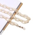 Détail d'une chaîne à lunettes en acrylique crème avec fermoir mousqueton doré - Blanc Crème (14)