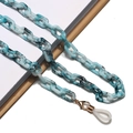 Dettaglio catena per occhiali in acrilico marmorizzato blu con chiusura oro e anello silicone - Motivo Marmo Blu e Bianco Fine (5)