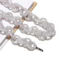 Detail van grijze acryl brillenketting met zeshoekige schakels en rubberen antisliplusjes - Lichtgrijs (Wolkige Textuur)