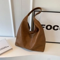 Braune große Vintage Hobo Schultertasche aus hochwertigem strukturiertem Kunstleder - Braun