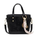 Schwarze geprägte Eimertasche mit Sternmuster und gewebtem Tennisschläger-Anhänger - Ohne Anhänger / Schwarz